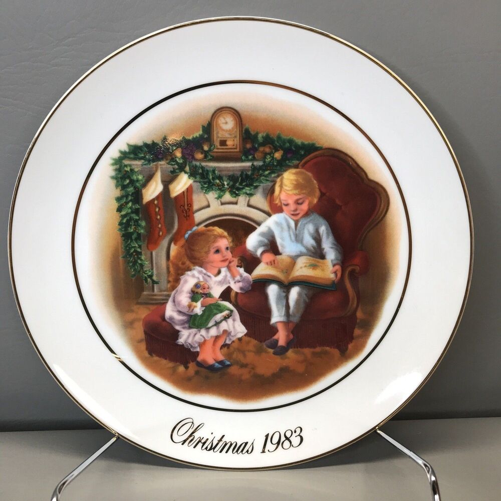 1983 Avon Third Edition Enjoying The Night Before Christmas Memories Plate